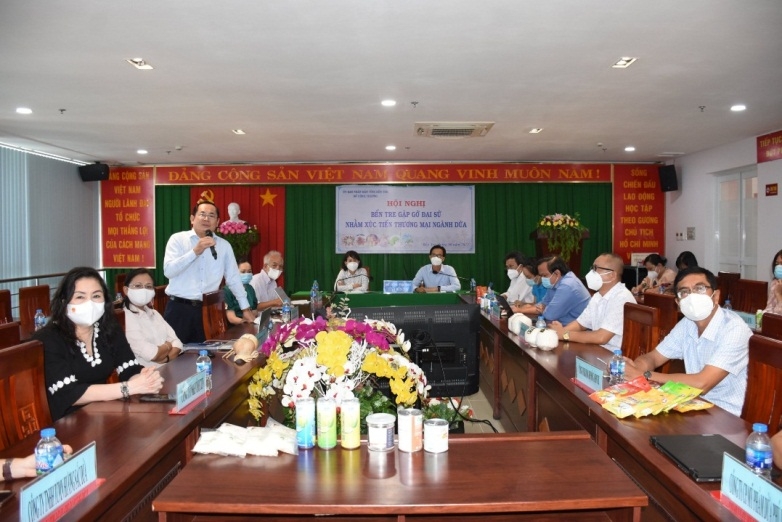 Hội nghị trực tuyến  "Bến Tre gặp gỡ Đại sứ nhằm xúc tiến thương mại ngành dừa"