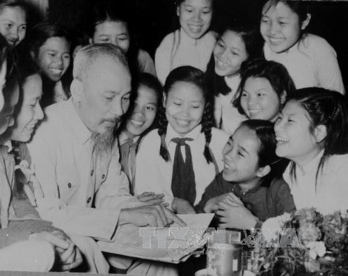Chủ tịch Hồ Chí Minh - tấm gương học tập suốt đời
