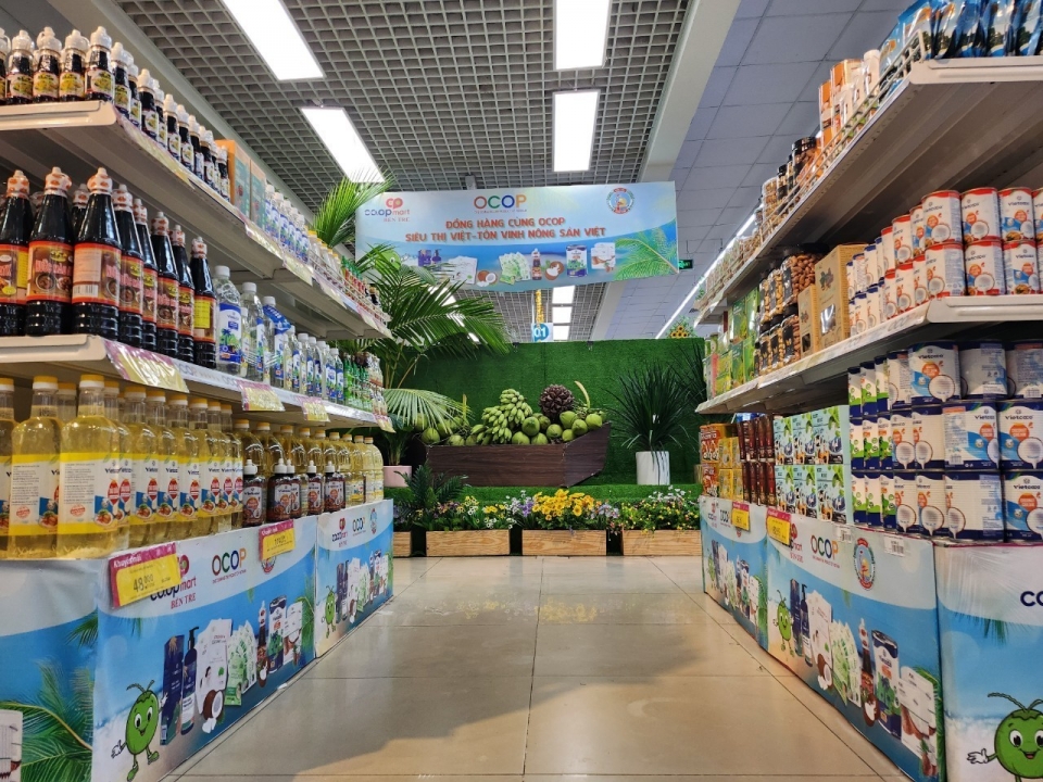 Chương trình Đồng hành cùng OCOP-Tôn vinh nông sản Việt được triển khai tại Siêu thị Co.op Mart Bến Tre