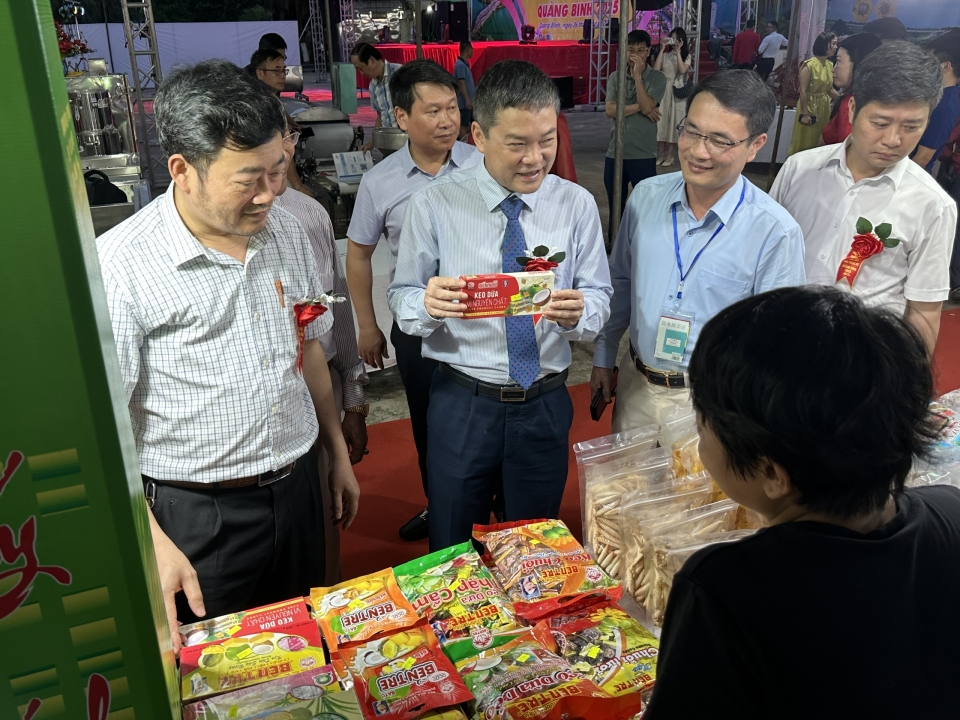 Bến Tre tổ chức tham gia trưng bày, giới thiệu sản phẩm tại Hội chợ Thương mại khu vực Bắc Trung Bộ tỉnh Quảng Bình 2025 