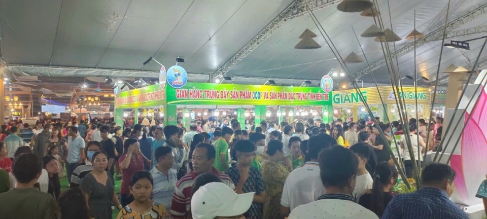 Bến Tre tham gia trưng bày, triển lãm thương mại sản phẩm OCOP tại Festival Tôm Cà Mau và Diễn đàn kết nối sản phẩm OCOP Đồng bằng Sông Cửu Long 2023