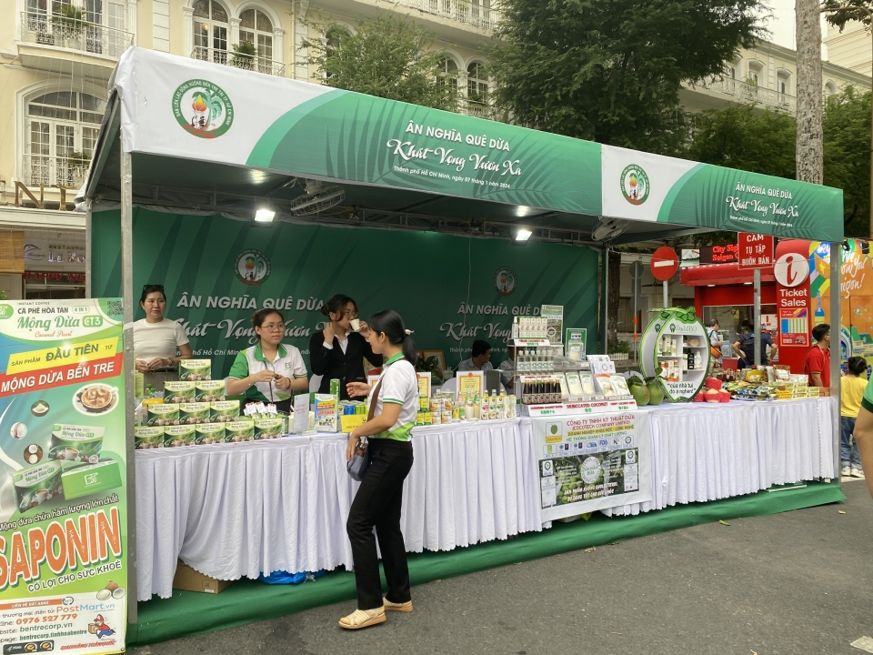 Chương trình nghệ thuật kết hợp quảng bá các hoạt động doanh nghiệp, trưng bày sản phẩm trong và ngoài tỉnh tại TP. Hồ Chí Minh “Ân nghĩa quê dừa, Khát vọng vươn xa”