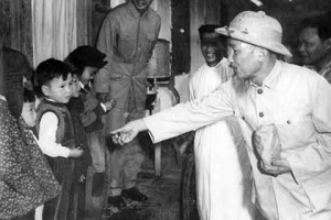 Hồ Chí Minh - Người yêu thương tất cả, chỉ quên mình