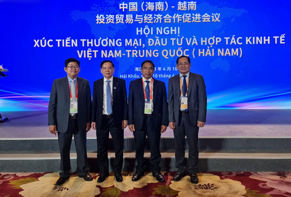 Chủ tịch UBND tỉnh Bến Tre Trần Ngọc Tam tham gia Đoàn công tác Bộ Công Thương xúc tiến thương mại sang thị trường Trung Quốc chính ngạch trái cây, dừa và các sản phẩm từ dừa