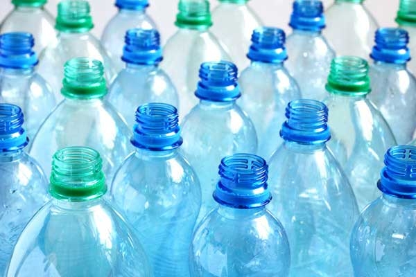 Doanh nghiệp Rumani cần nhập khẩu nhựa PET tái chế
