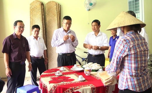 Giồng Trôm: Công bố Di sản văn hóa phi vật thể quốc gia “Nghề làm bánh tráng Mỹ Lồng”