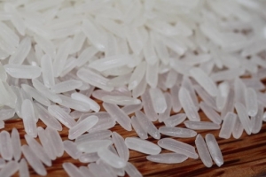 Công ty trung gian ở Áo mong muốn nhập khẩu gạo White Long Grain Rice 25 % Broken
