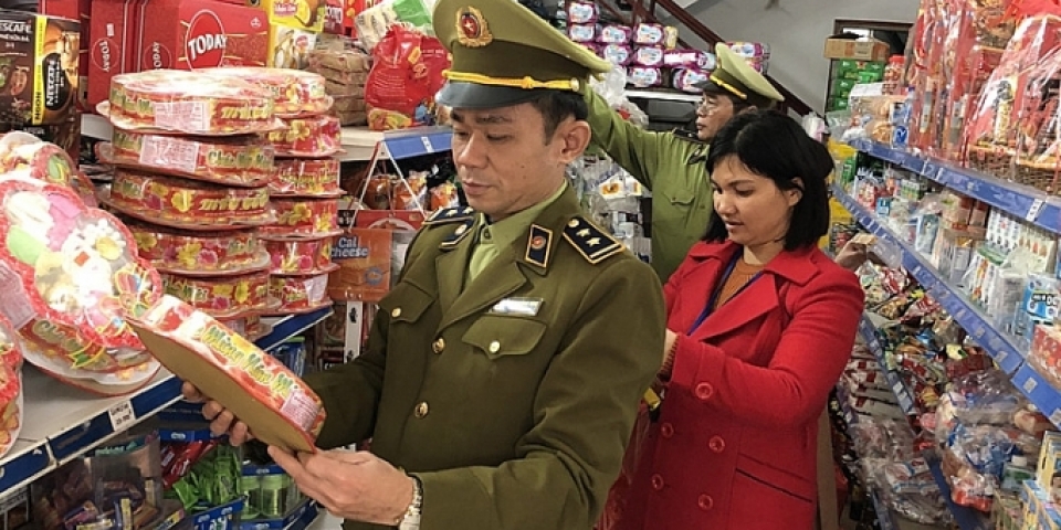 Phát hiện nhiều cửa hàng kinh doanh thực phẩm quá hạn sử dụng